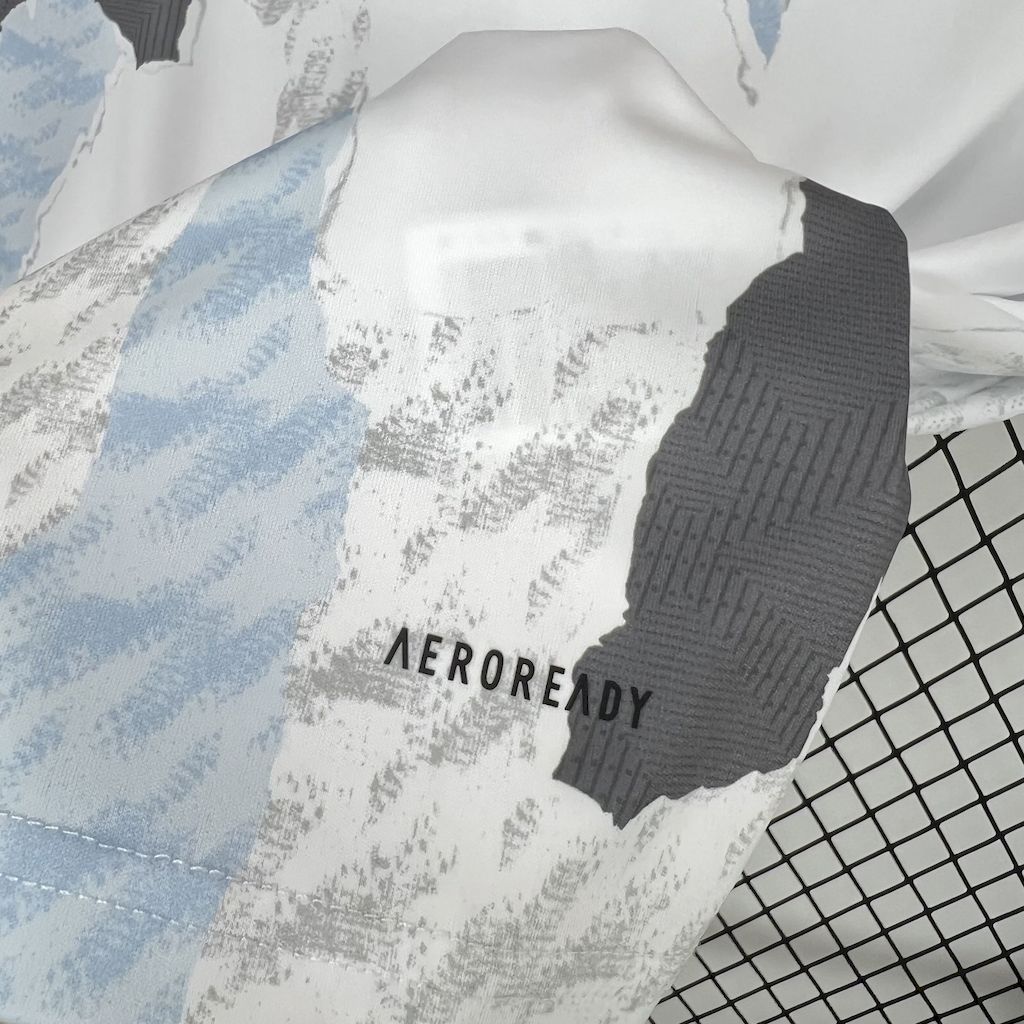 Real Madrid 2024/25 Camisola de Pré-Jogo – Homem