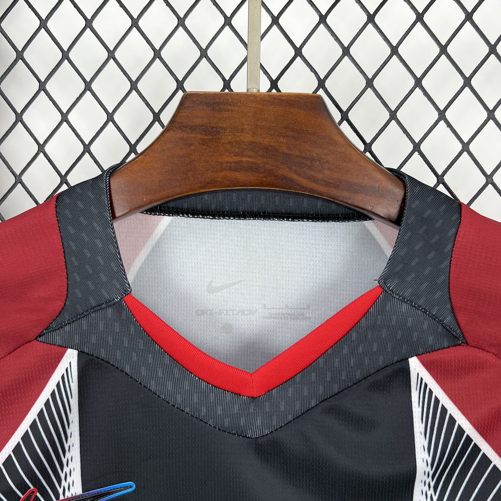 Barcelona 2025/26 Camisola Preta e Vermelha Edição Especial (com Liga dos Campeões) – Homem