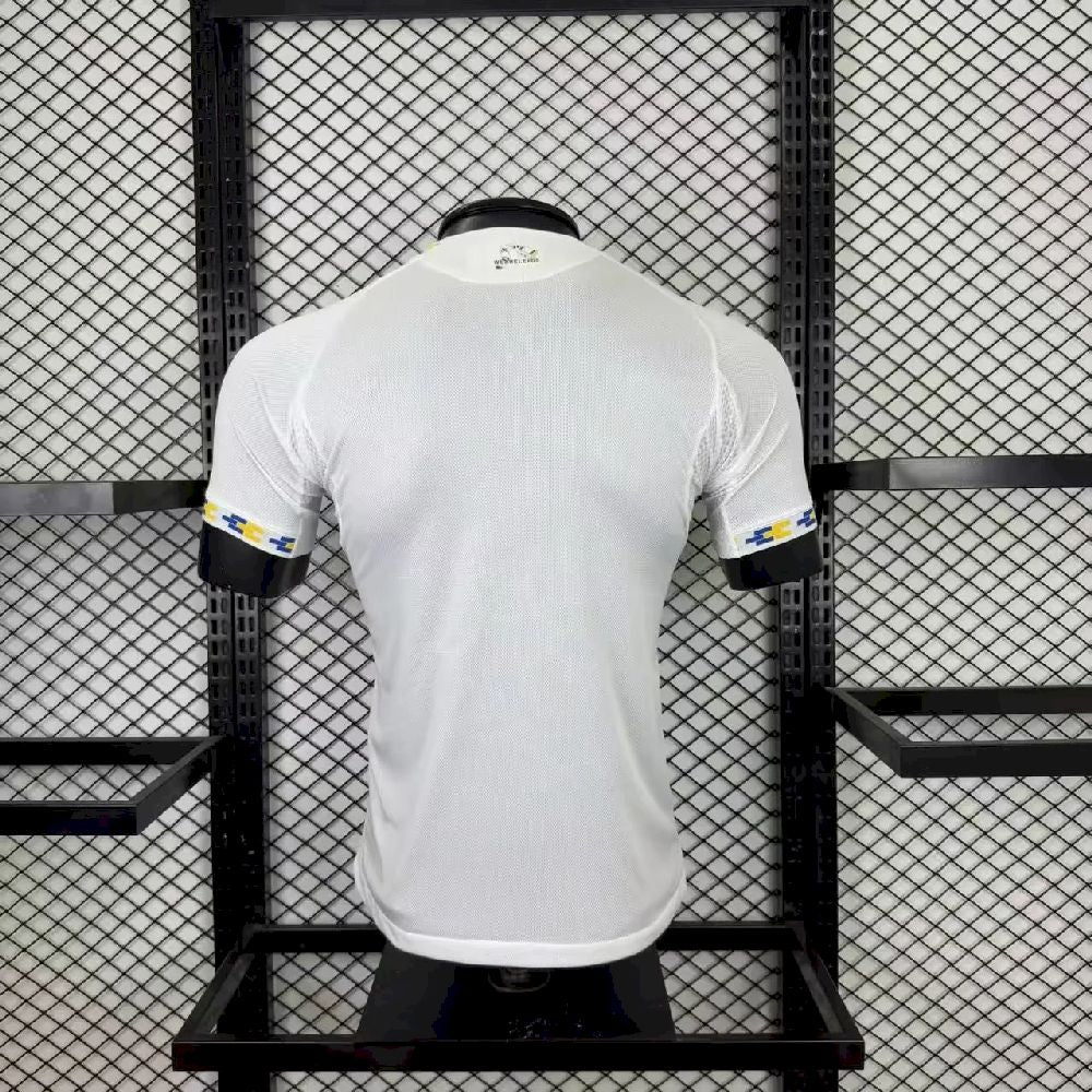 Leeds United F.C. 2025/26 Camisola Principal Versão Jogador – Homem