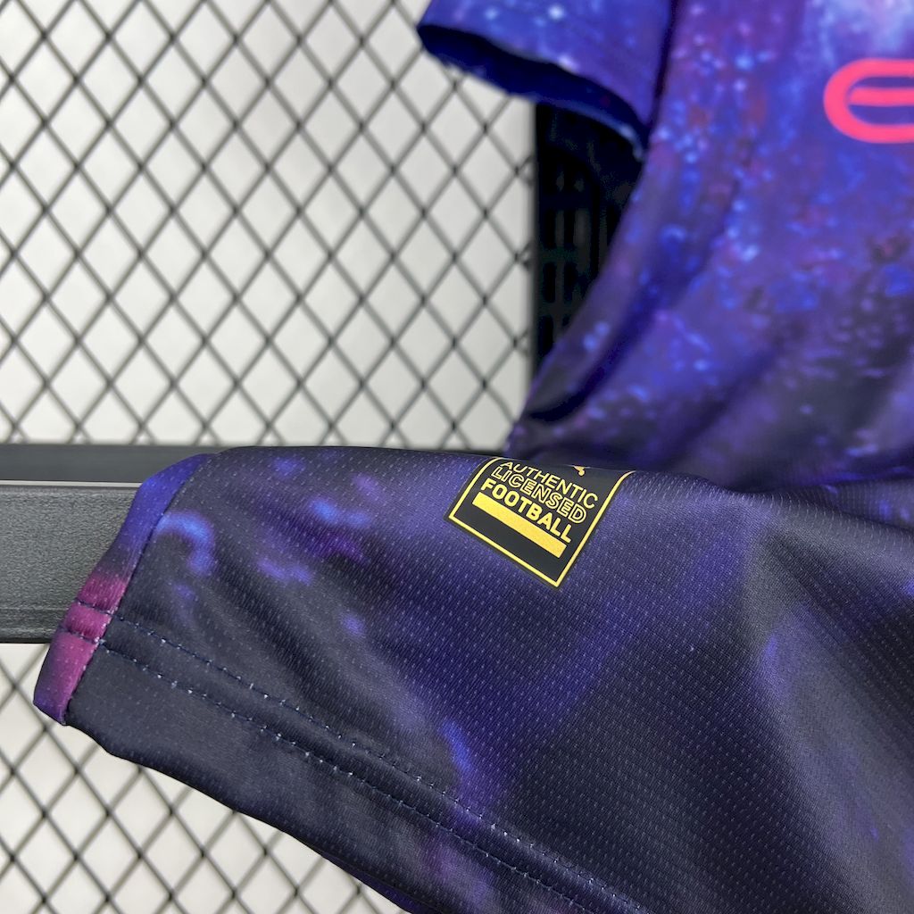 Manchester City 2025/26 Camisola Roxa Conceito Versão – Homem