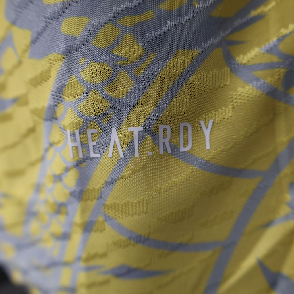 Real Madrid 2025/26 Camisola Beige Edição Especial Versão Jogador – Homem