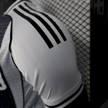 Newcastle United 2025/26 Camisola Principal Versão Jogador – Homem