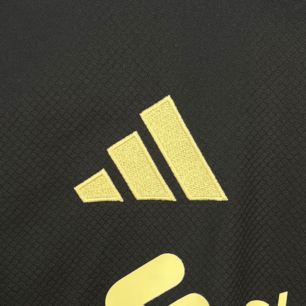 Liverpool 2025/26 Camisola Preta Dourada Edição – Homem