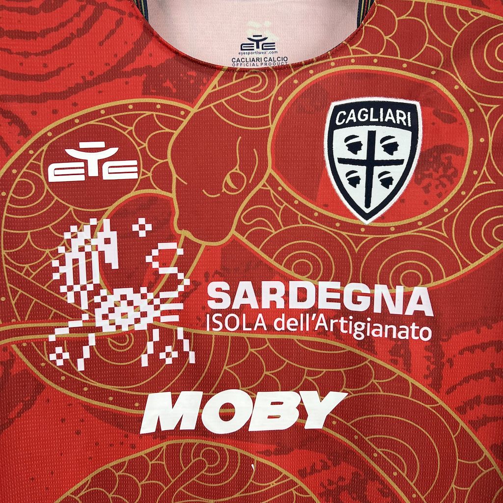 Cagliari Calcio 2024/25 Camisola Ano da Serpente Edição Limitada – Homem