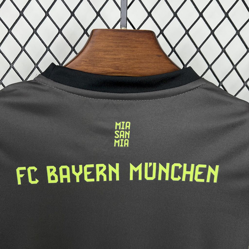 Bayern de Munique 2025/26 Conjunto de Guarda-Redes – Criança