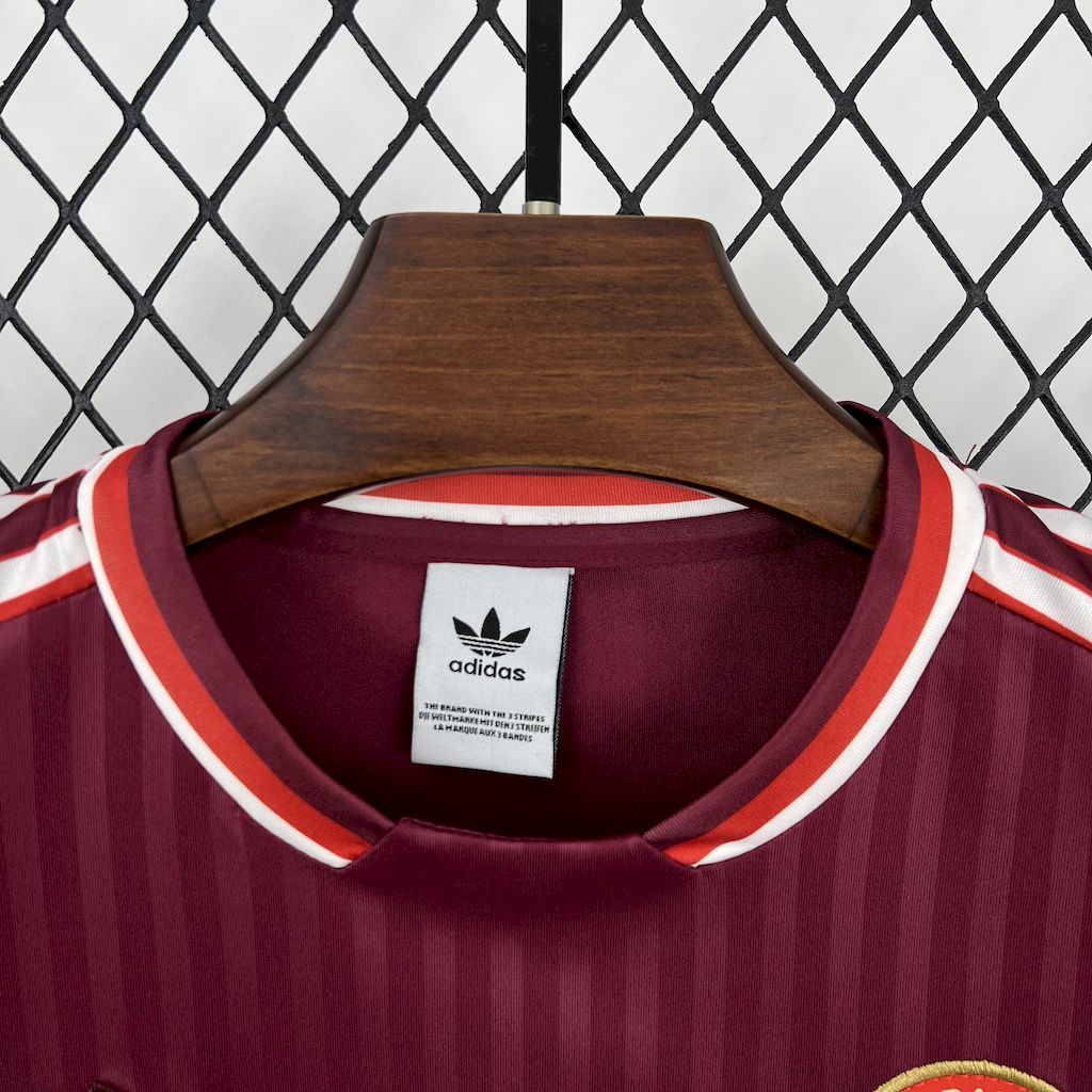 Bayern de Munique 2025/26 Conjunto Terrace Icons – Criança