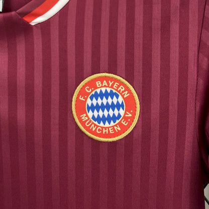 Bayern de Munique 2025/26 Conjunto Terrace Icons – Criança