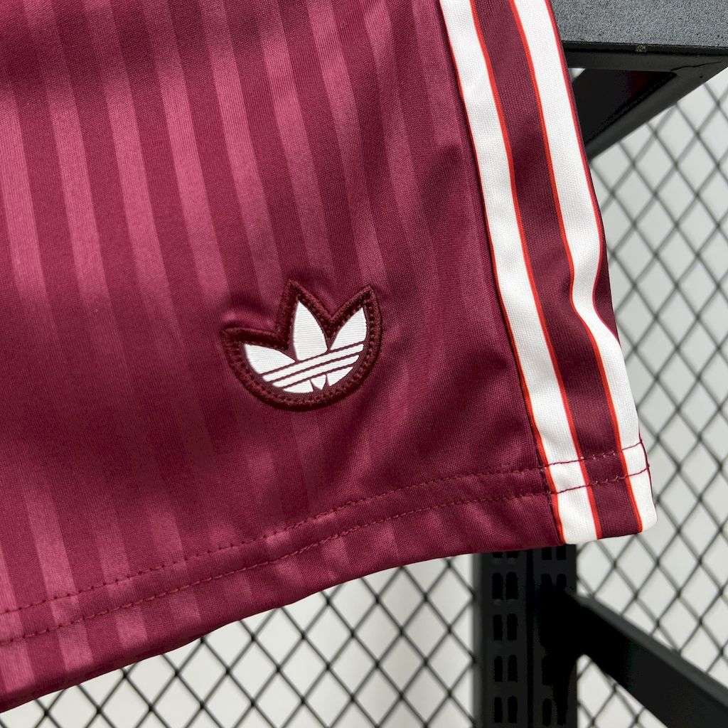 Bayern de Munique 2025/26 Conjunto Terrace Icons – Criança