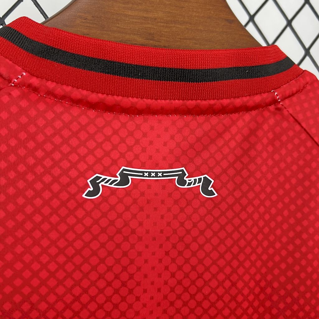 Ajax 2025/26 Conjunto Principal – Criança