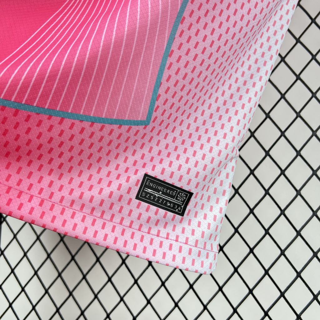 Barcelona 2025/26 Camisola Rosa Edição Especial – Homem