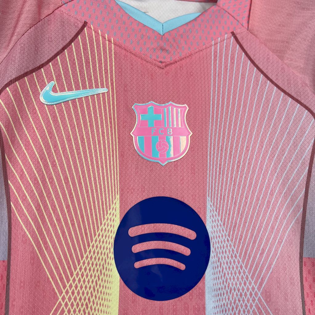 Barcelona 2025/26 Conjunto Rosa Edição Especial – Criança