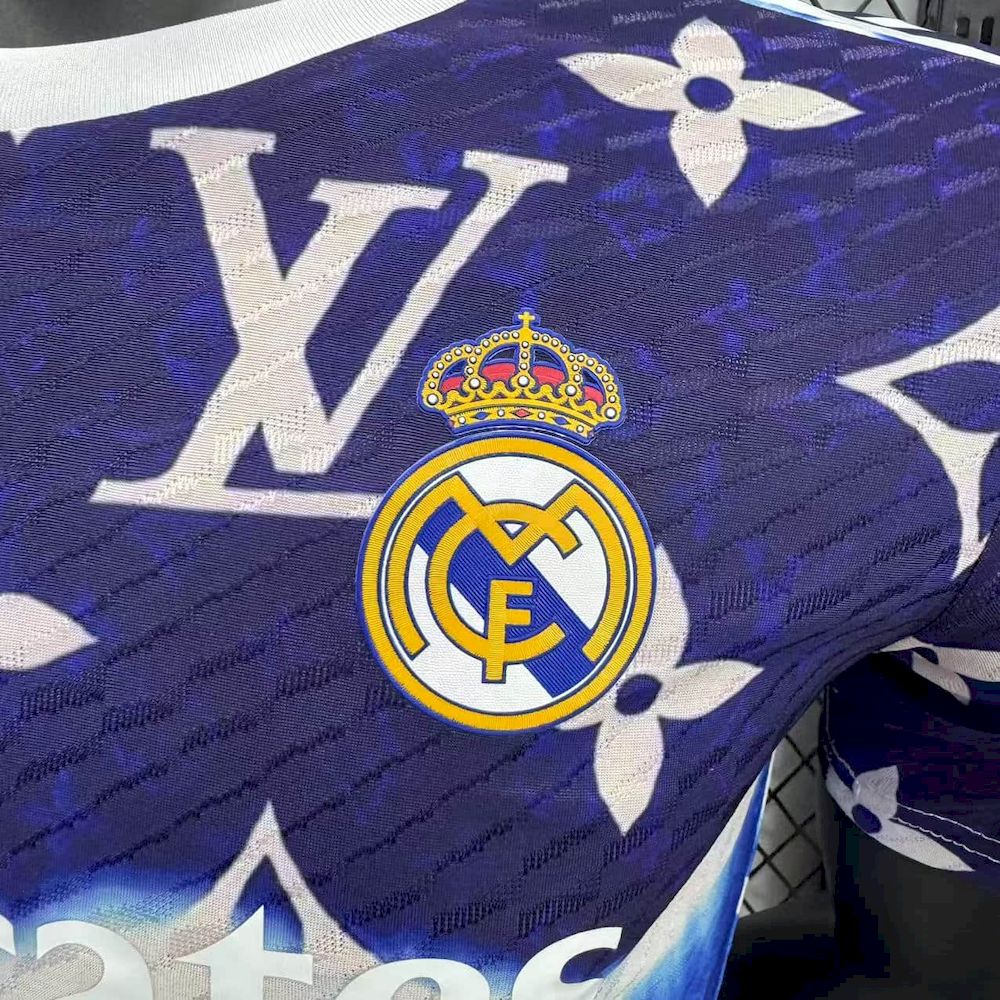 Real Madrid 2025/26 Camisola Roxa Louis Vuitton Versão Jogador – Homem
