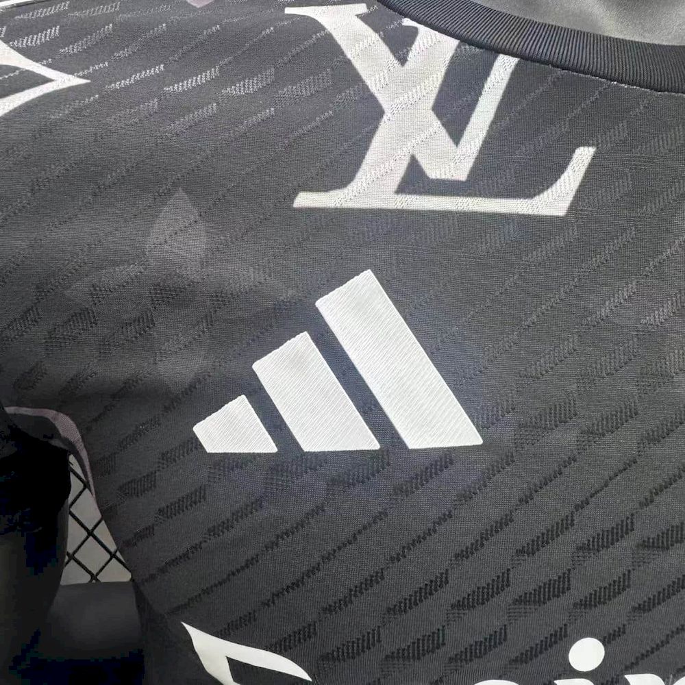Real Madrid 2025/26 Camisola Preta Louis Vuitton Versão Jogador – Homem