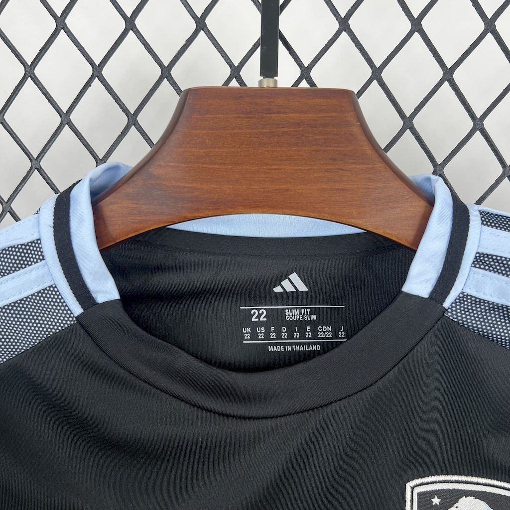 Aston Villa 2025/26 Conjunto Alternativo – Criança