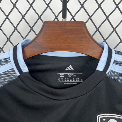 Aston Villa 2025/26 Conjunto Alternativo – Criança