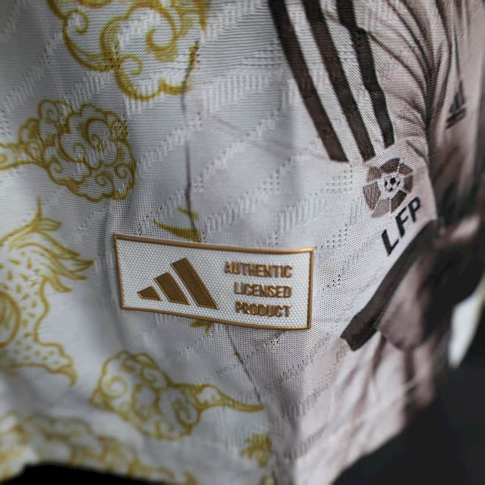 Real Madrid 2025/26 Camisola Especial Versão Jogador – Homem