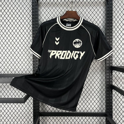 The Prodigy x Hummel 2026 Camisola de Futebol – Homem