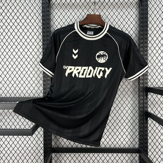 The Prodigy x Hummel 2026 Camisola de Futebol – Homem