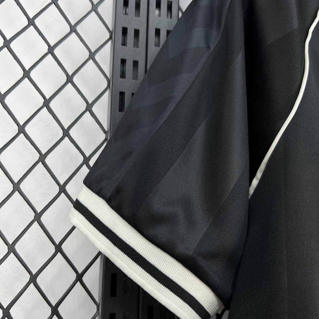 The Prodigy x Hummel 2026 Camisola de Futebol – Homem
