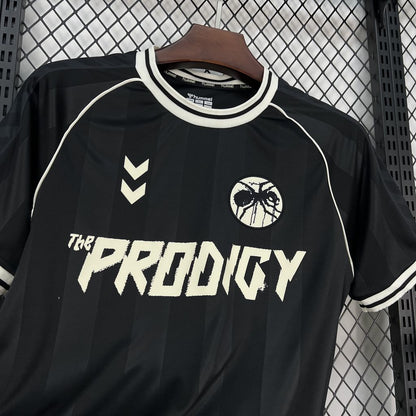 The Prodigy x Hummel 2026 Camisola de Futebol – Homem