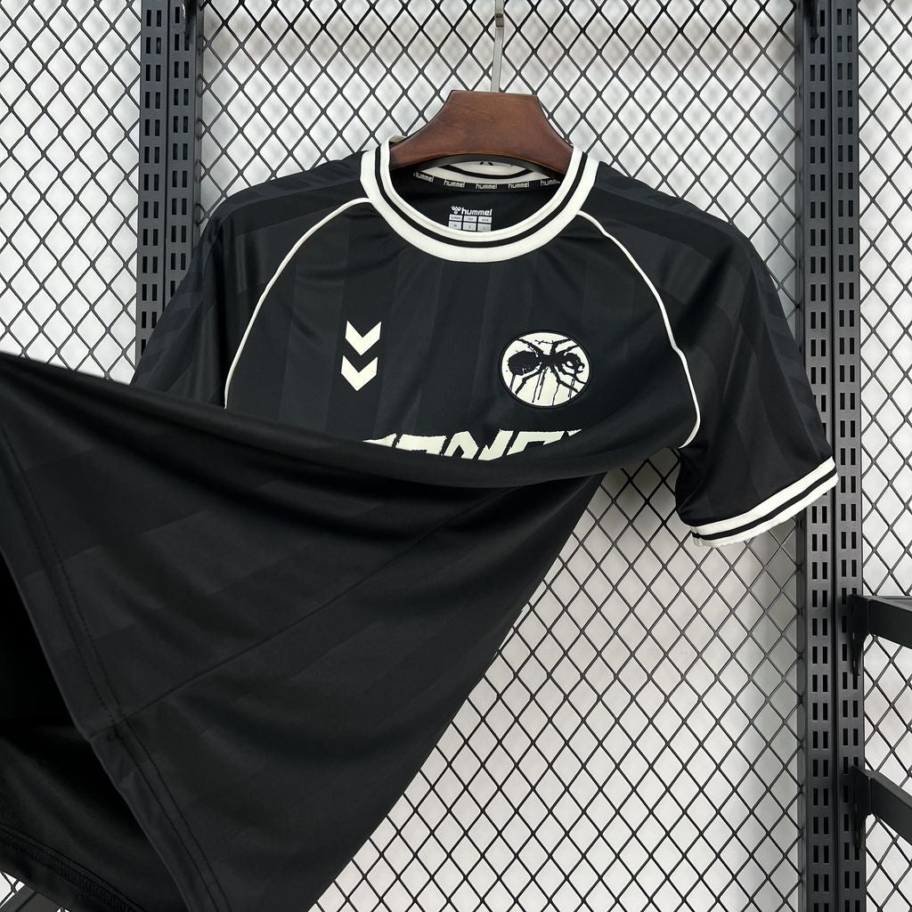 The Prodigy x Hummel 2026 Camisola de Futebol – Homem