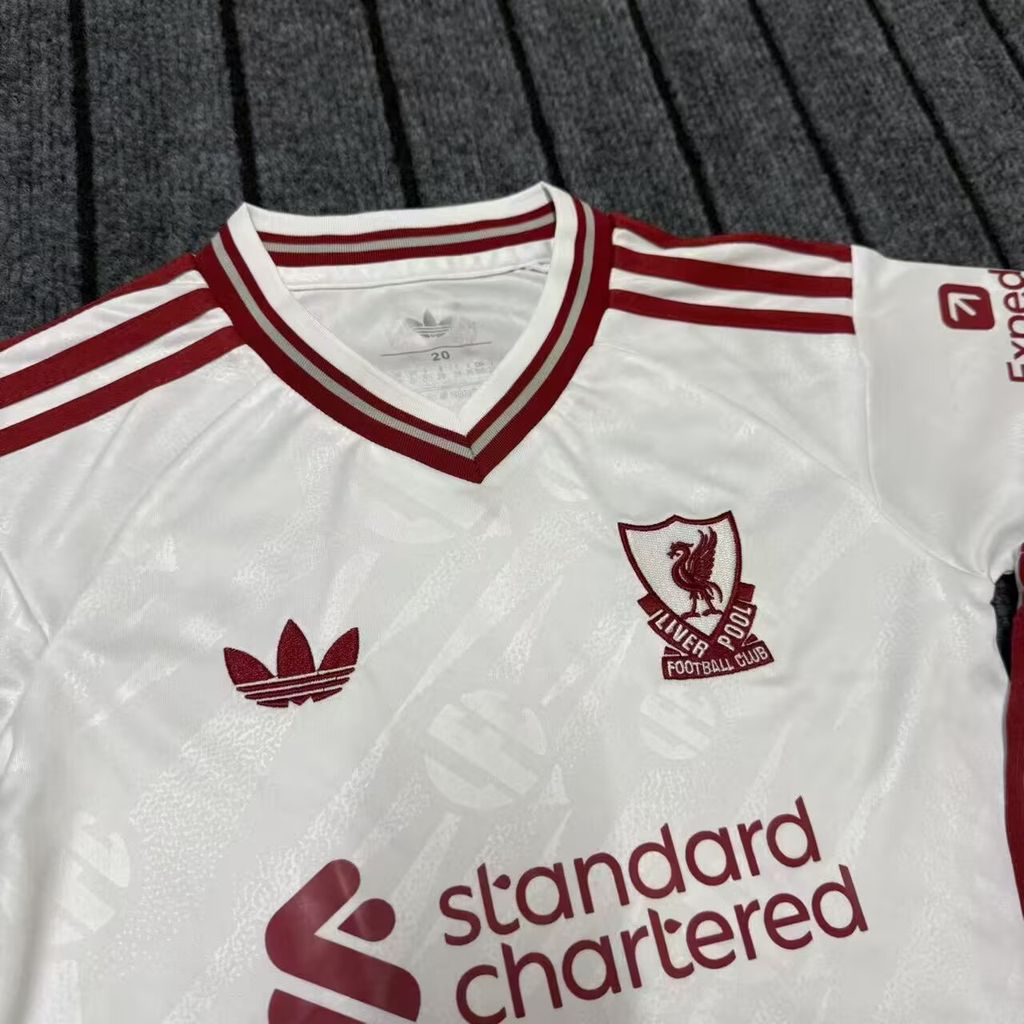 Liverpool 2026/27 Conjunto Alternativo – Criança