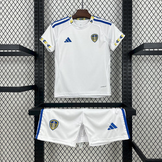 Leeds United F.C. 2025/26 Conjunto Principal – Criança