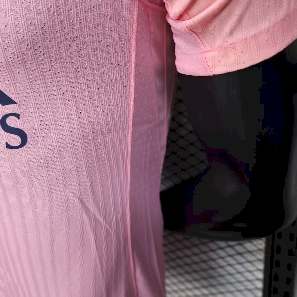 Paris Saint-Germain 2025/26 Camisola Especial Rosa Versão Jogador – Homem