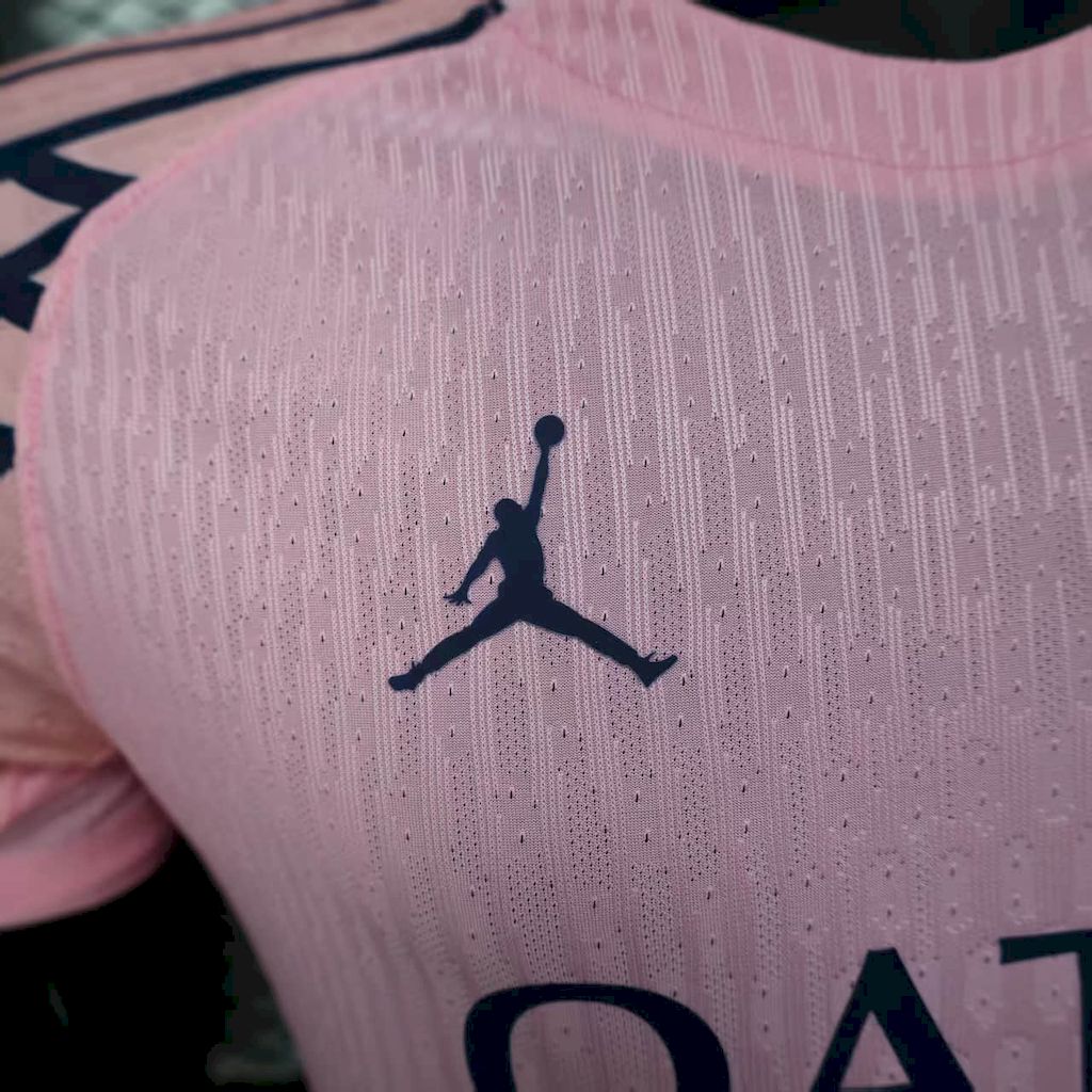 Paris Saint-Germain 2025/26 Camisola Especial Rosa Versão Jogador – Homem