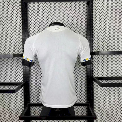 Leeds United F.C. 2025/26 Camisola Principal Versão Jogador – Homem